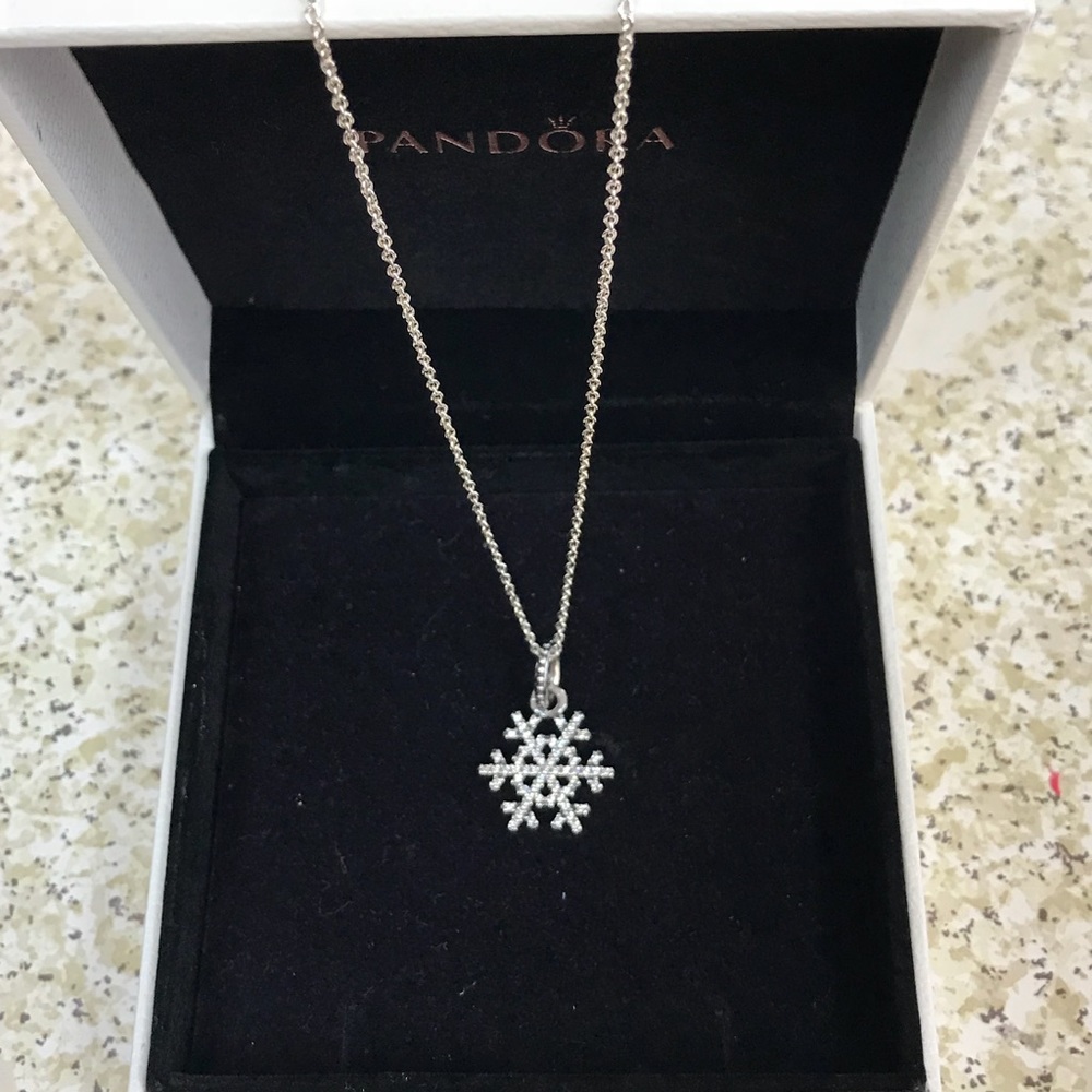 Necklace Pandora.